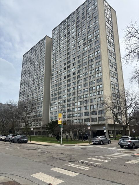 Photo of 4800 S Lake Park Avenue #605, Chicago, IL 60615 (MLS # 12621474)
