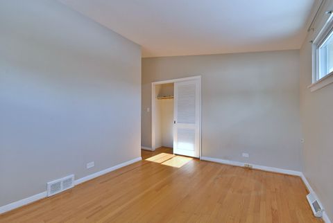 Tiny photo for 521 Michael Manor Mnr, Glenview, IL 60025 (MLS # 12530638)