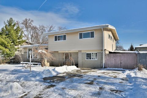 Tiny photo for 521 Michael Manor Mnr, Glenview, IL 60025 (MLS # 12530638)