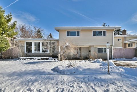 521 Michael Manor Glenview IL 60025