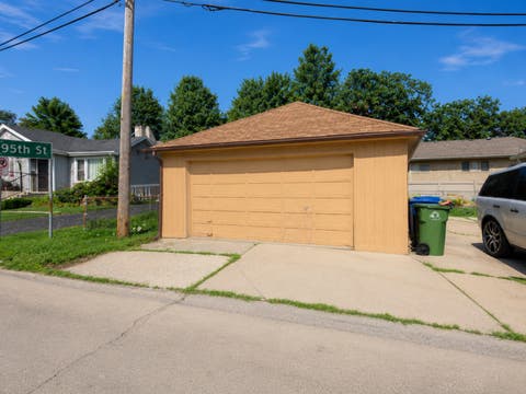 Tiny photo for 5568 W 96th Street, Oak Lawn, IL 60453 (MLS # 12701655)
