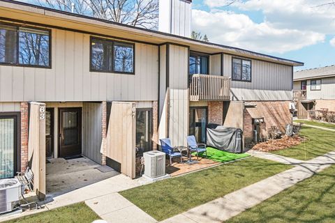 2 beds bed, 1.5 baths bath property at 67 woodhills bay road, fox lake, IL 60020