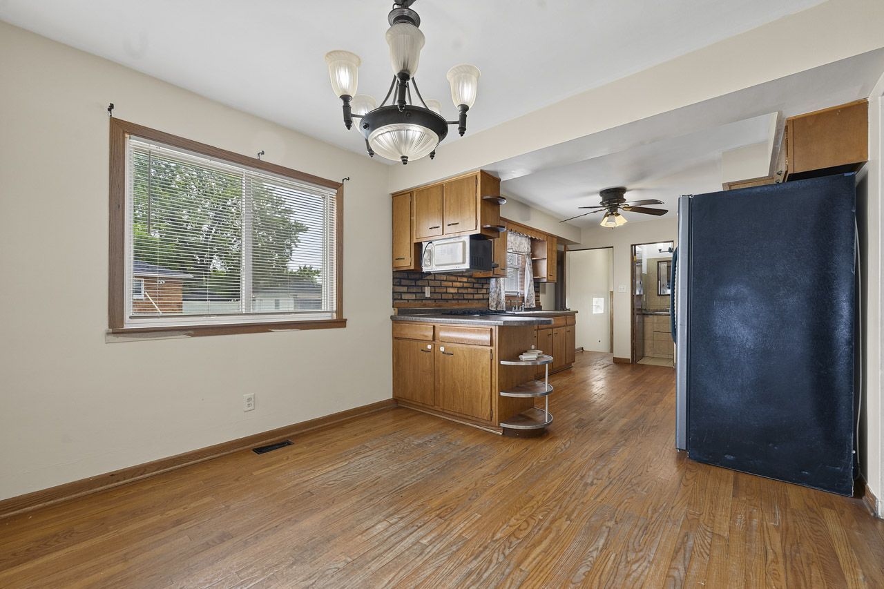 524 HIRSCH Avenue