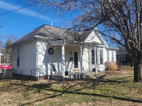 Photo of 203 W South Street, Pinckneyville, IL 62274 (MLS # 12570873)