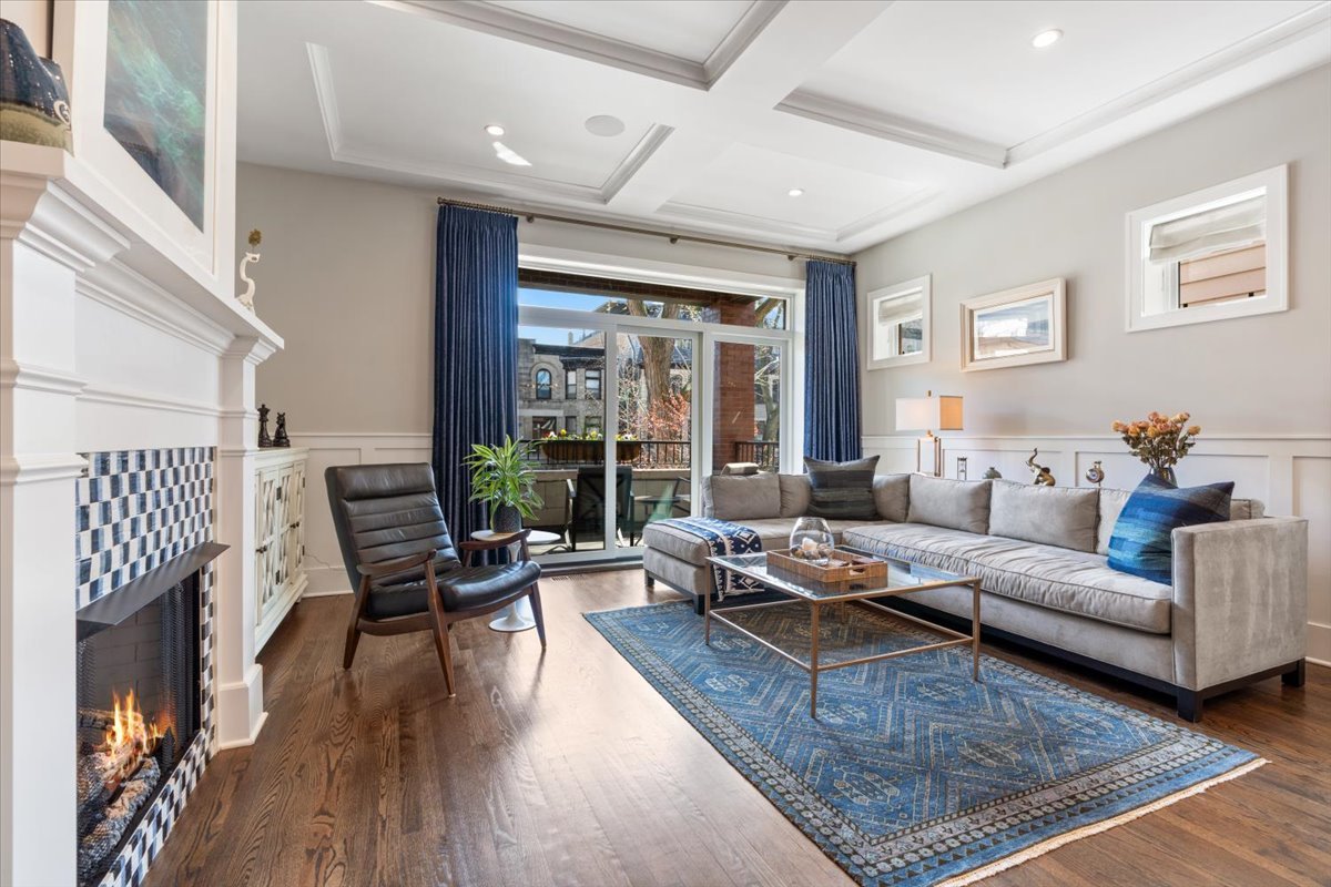 1448 W Carmen Avenue 1