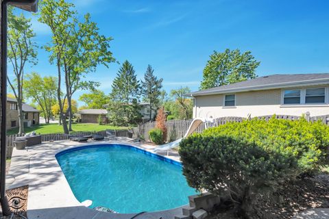 Tiny photo for 825 Walnut Drive, Darien, IL 60561 (MLS # 12645222)