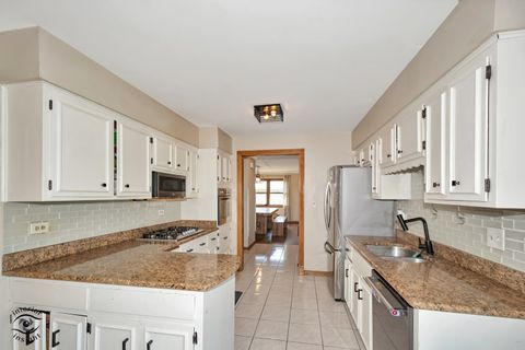 Tiny photo for 825 Walnut Drive, Darien, IL 60561 (MLS # 12645222)