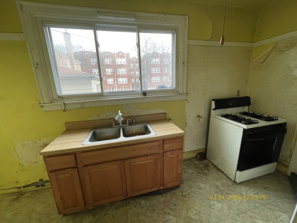 7807 S Winchester Avenue