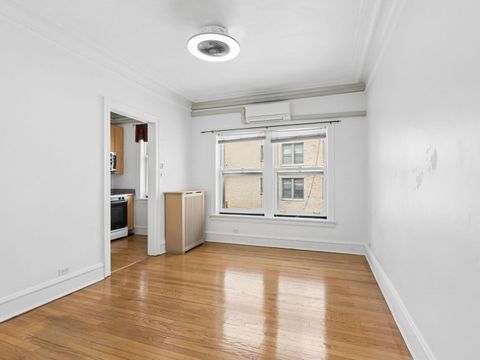 Tiny photo for 848 Hinman Avenue #3, Evanston, IL 60202 (MLS # 12566421)