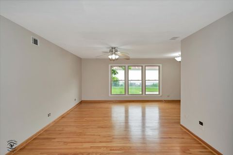 Tiny photo for 767 Oakwood Drive, Westmont, IL 60559 (MLS # 12658361)