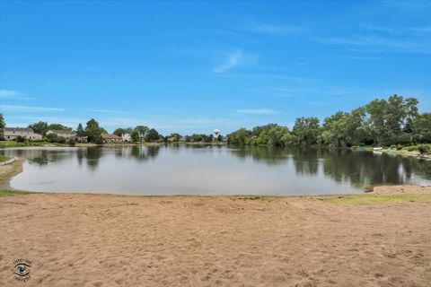Tiny photo for 767 Oakwood Drive, Westmont, IL 60559 (MLS # 12658361)
