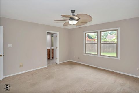 Tiny photo for 767 Oakwood Drive, Westmont, IL 60559 (MLS # 12658361)