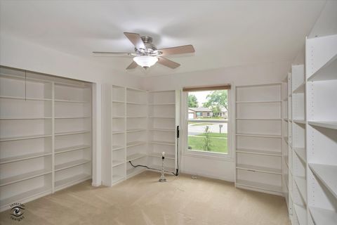 Tiny photo for 767 Oakwood Drive, Westmont, IL 60559 (MLS # 12658361)