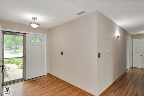 Tiny photo for 767 Oakwood Drive, Westmont, IL 60559 (MLS # 12658361)