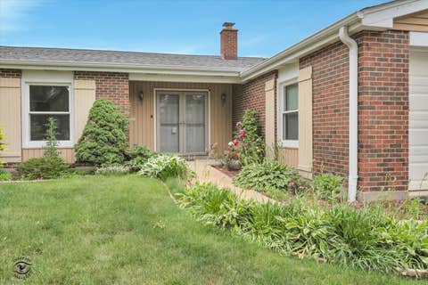 Tiny photo for 767 Oakwood Drive, Westmont, IL 60559 (MLS # 12658361)