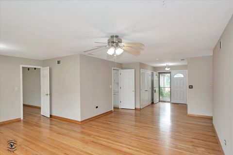 Tiny photo for 767 Oakwood Drive, Westmont, IL 60559 (MLS # 12658361)