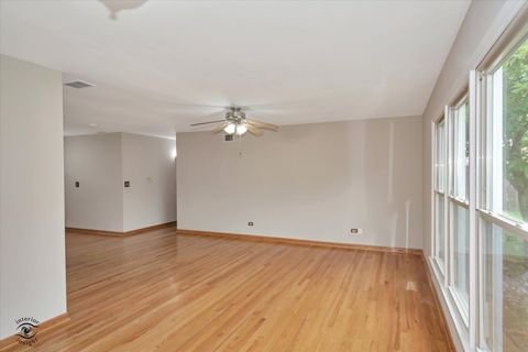 Tiny photo for 767 Oakwood Drive, Westmont, IL 60559 (MLS # 12658361)