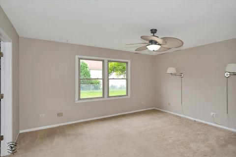 Tiny photo for 767 Oakwood Drive, Westmont, IL 60559 (MLS # 12658361)