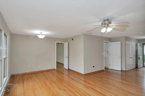 Tiny photo for 767 Oakwood Drive, Westmont, IL 60559 (MLS # 12658361)