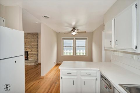 Tiny photo for 767 Oakwood Drive, Westmont, IL 60559 (MLS # 12658361)