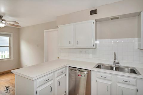 Tiny photo for 767 Oakwood Drive, Westmont, IL 60559 (MLS # 12658361)