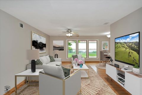 Tiny photo for 767 Oakwood Drive, Westmont, IL 60559 (MLS # 12658361)