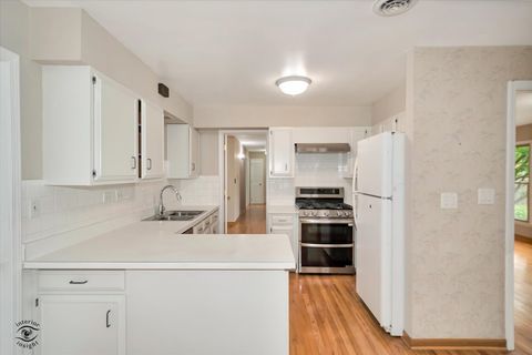 Tiny photo for 767 Oakwood Drive, Westmont, IL 60559 (MLS # 12658361)