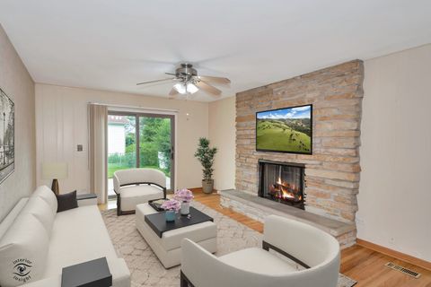 Tiny photo for 767 Oakwood Drive, Westmont, IL 60559 (MLS # 12658361)
