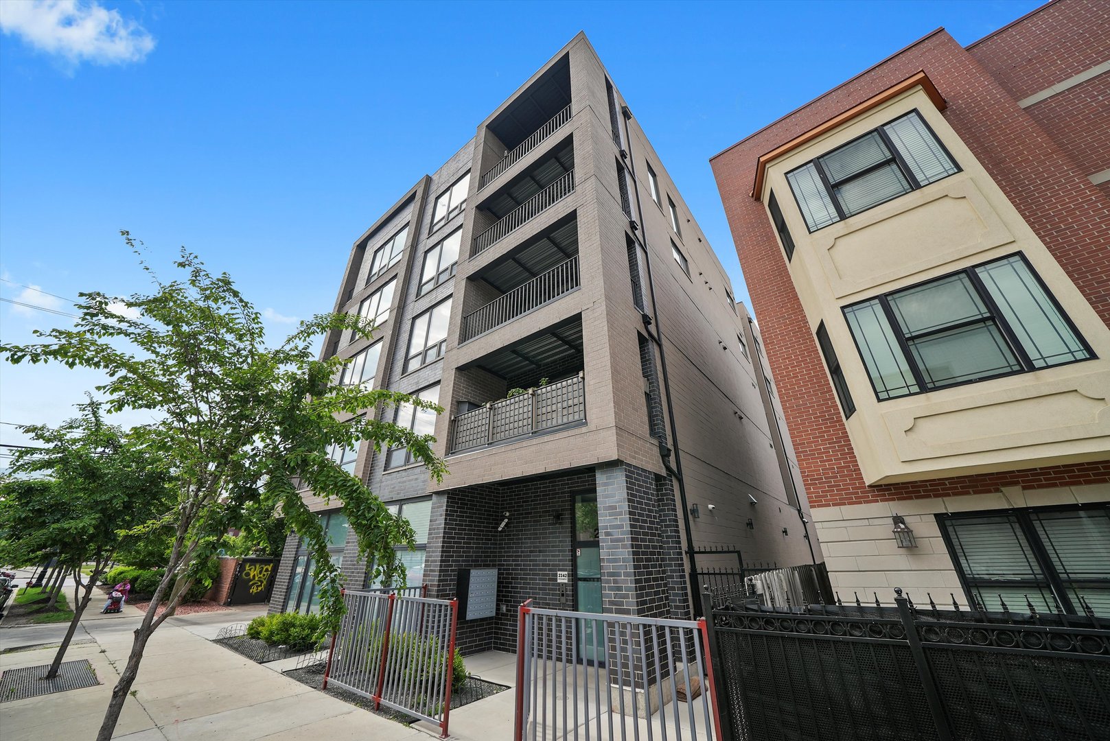 2342 W Adams Street 304