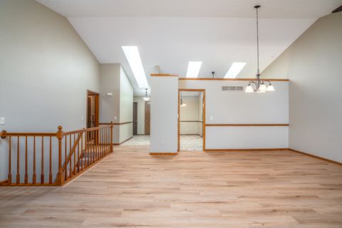 Tiny photo for 3321 E Ridge Place #0, Bettendorf, IA 52722 (MLS # 12642414)