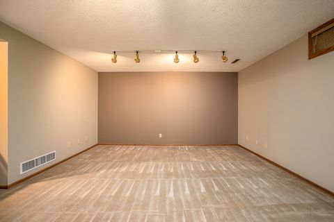 Tiny photo for 3321 E Ridge Place #0, Bettendorf, IA 52722 (MLS # 12642414)