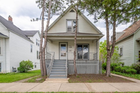 Photo of 5834 W Byron Street, Chicago, IL 60634 (MLS # 12682596)