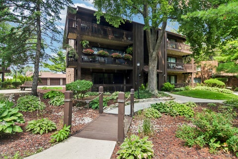 Photo of 9555 Southwest Highway #1S, Oak Lawn, IL 60453 (MLS # 12774422)