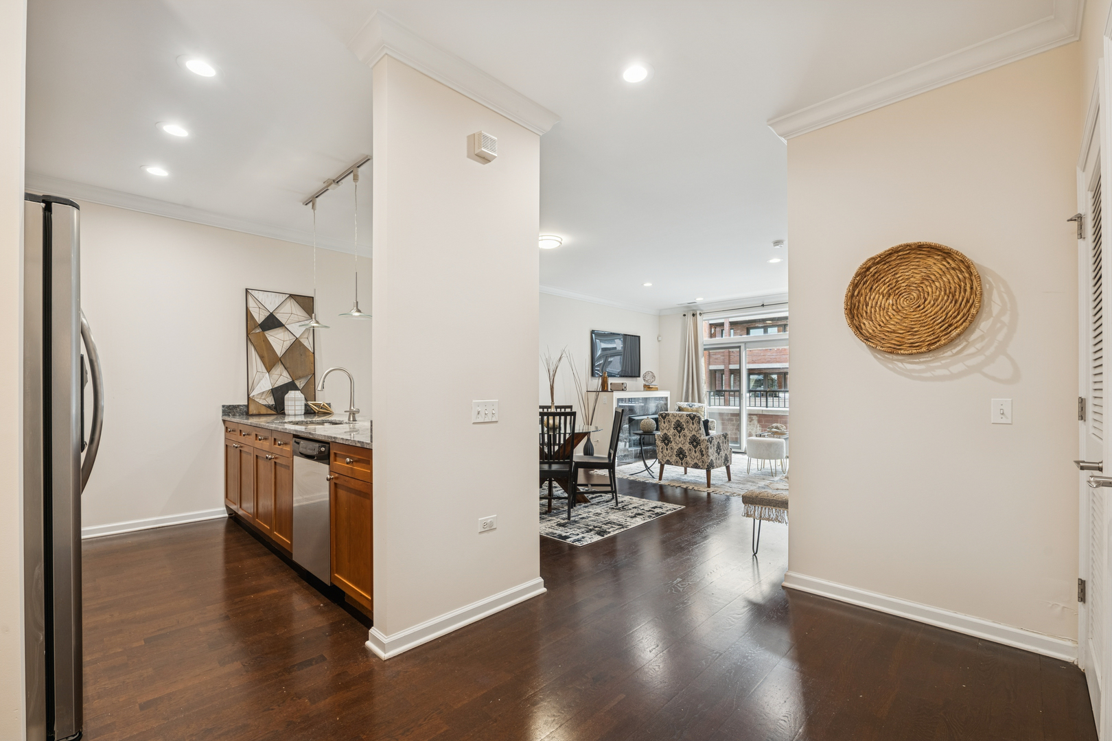 2472 W Foster Avenue 209