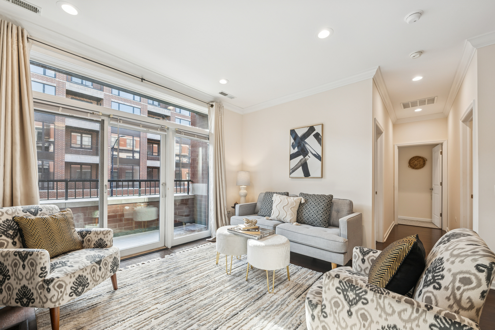 2472 W Foster Avenue 209