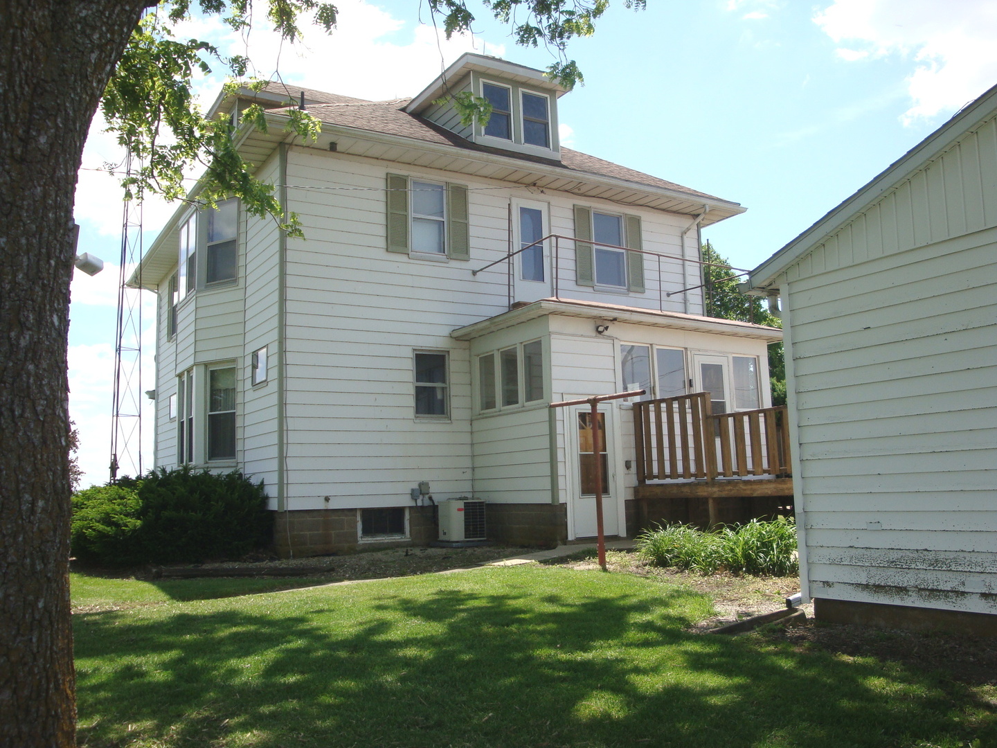 1698 E 1000 N Road