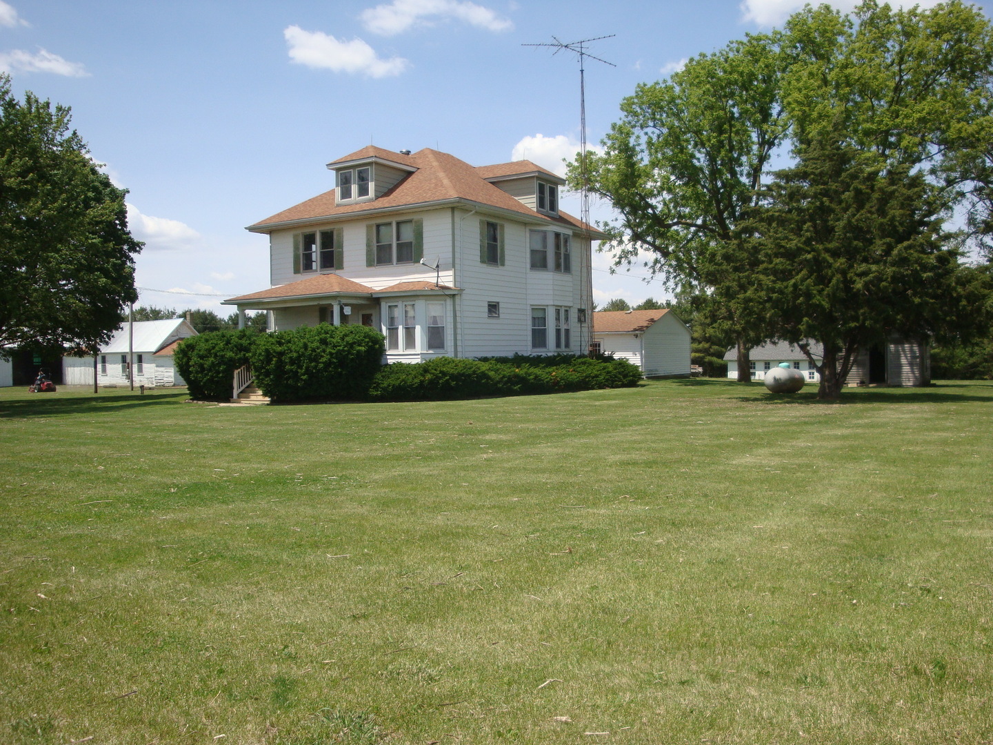 1698 E 1000 N Road