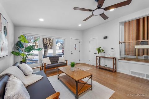 Tiny photo for 1004 S Grove Avenue, Barrington, IL 60010 (MLS # 12560775)