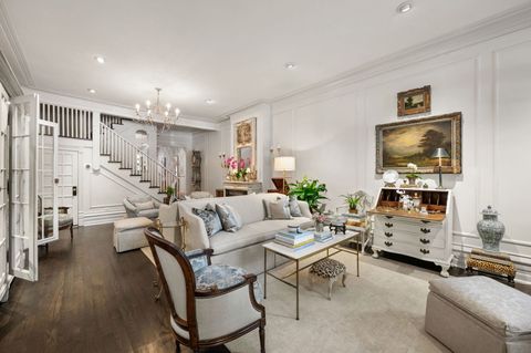 Tiny photo for 55 E ELM Street, Chicago, IL 60611 (MLS # 12527736)