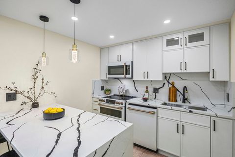 Tiny photo for 100 E Walton Street #14D, Chicago, IL 60611 (MLS # 12522020)