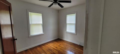 Tiny photo for 2814 Mannen Street, Mt Vernon, IL 62864 (MLS # EB458017)