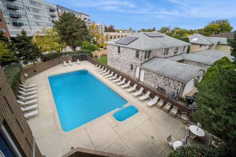 Tiny photo for 7201 N Lincoln Avenue #301, Lincolnwood, IL 60712 (MLS # 12496881)