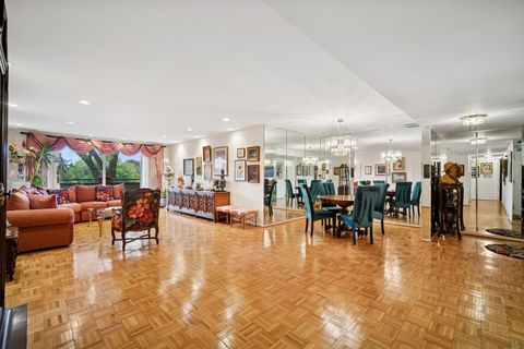 Tiny photo for 7201 N Lincoln Avenue #301, Lincolnwood, IL 60712 (MLS # 12496881)