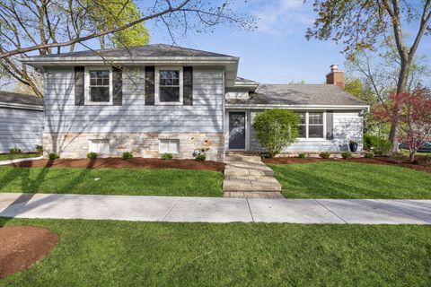 Photo of 258 Crest Road, Glen Ellyn, IL 60137 (MLS # 12625275)