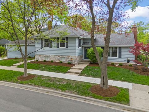 Tiny photo for 258 Crest Road, Glen Ellyn, IL 60137 (MLS # 12625275)