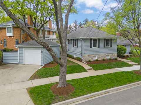 Tiny photo for 258 Crest Road, Glen Ellyn, IL 60137 (MLS # 12625275)