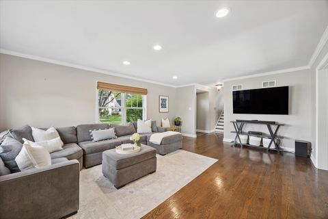 Tiny photo for 258 Crest Road, Glen Ellyn, IL 60137 (MLS # 12625275)