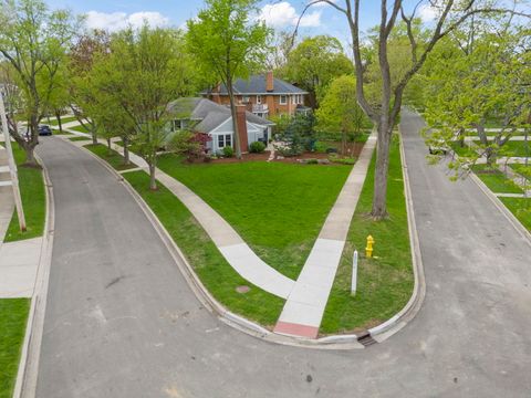 Tiny photo for 258 Crest Road, Glen Ellyn, IL 60137 (MLS # 12625275)