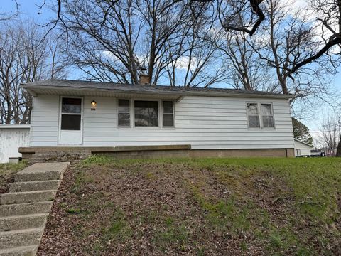 Photo of 206 S 1st Street, Pinckneyville, IL 62274 (MLS # 12597820)