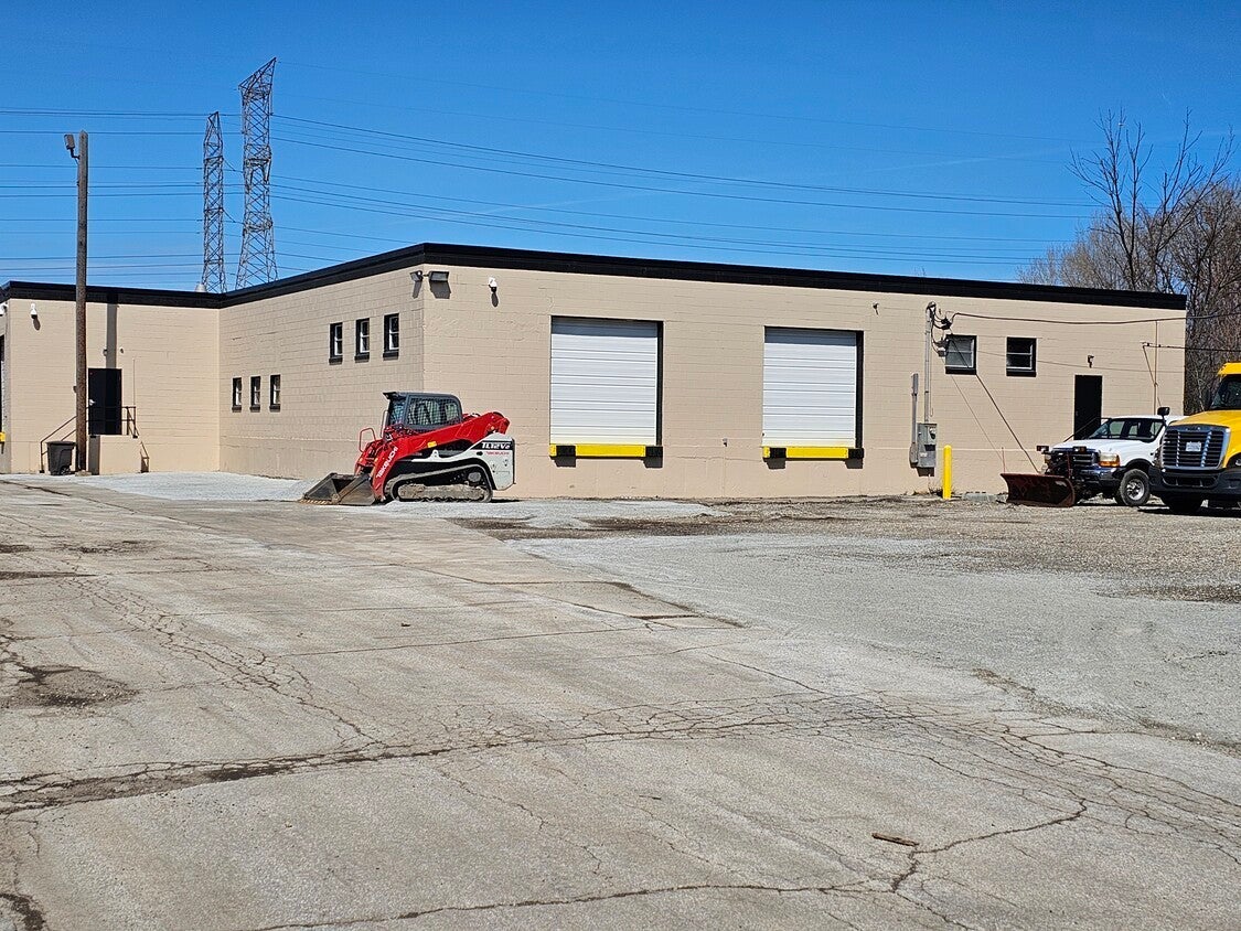 2000 Dolton Road 2000